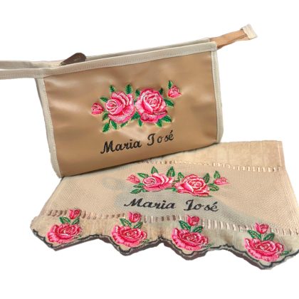 Nécessaire e Toalha Bordado Rosas